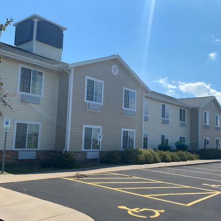 Americinn By Wyndham Oshkosh Eksteriør bilde
