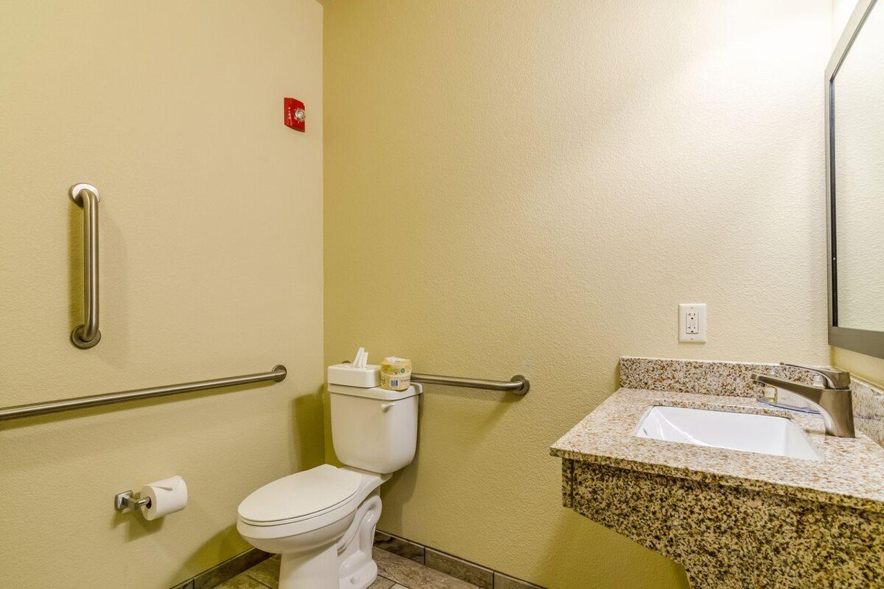Americinn By Wyndham Oshkosh Eksteriør bilde