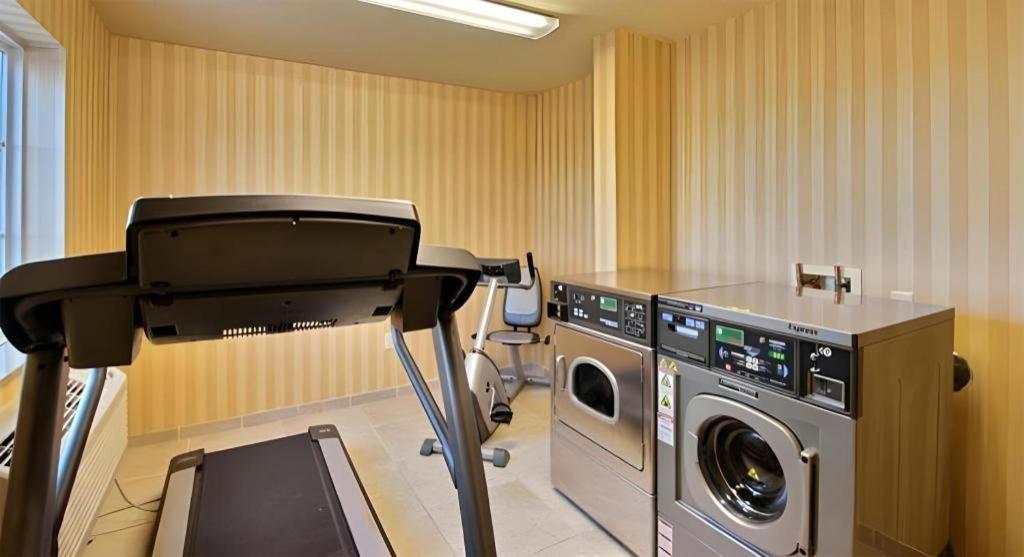 Americinn By Wyndham Oshkosh Eksteriør bilde