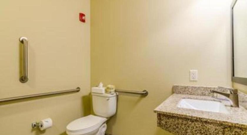 Americinn By Wyndham Oshkosh Eksteriør bilde