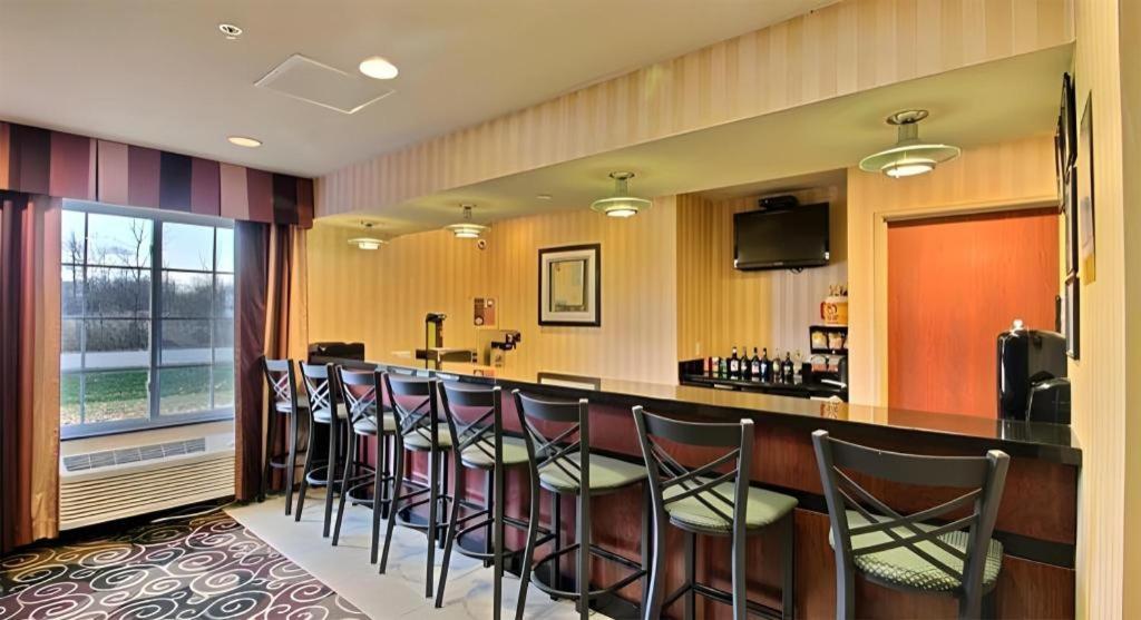 Americinn By Wyndham Oshkosh Eksteriør bilde